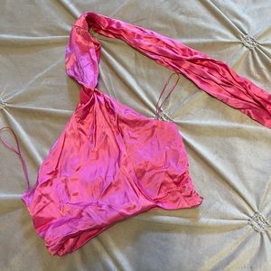 Never worn, from Zara, super super cute but it’s a little too tight for me